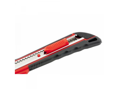 Нож, 9 мм выдвижное лезвие, метал. направляющая, эргоном. двухкомпонентная рукоятка//MATRIX